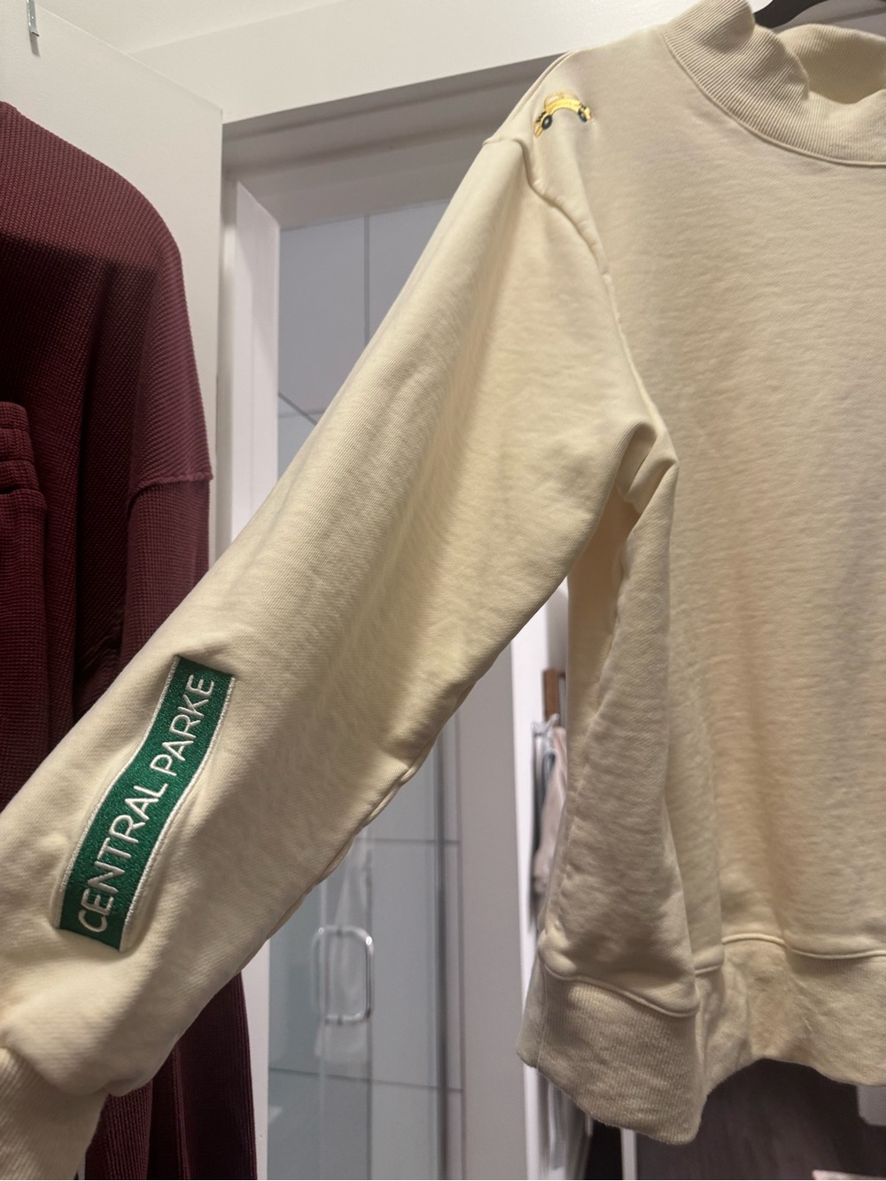 PARKE NEW YORK DROP Cream Crewneck Sweatshirt with Red Apple Patch - Picture 2 of 4